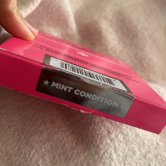 Jeffree Star Skin Frost MINT CONDITION NIB - Picture 4 of 5